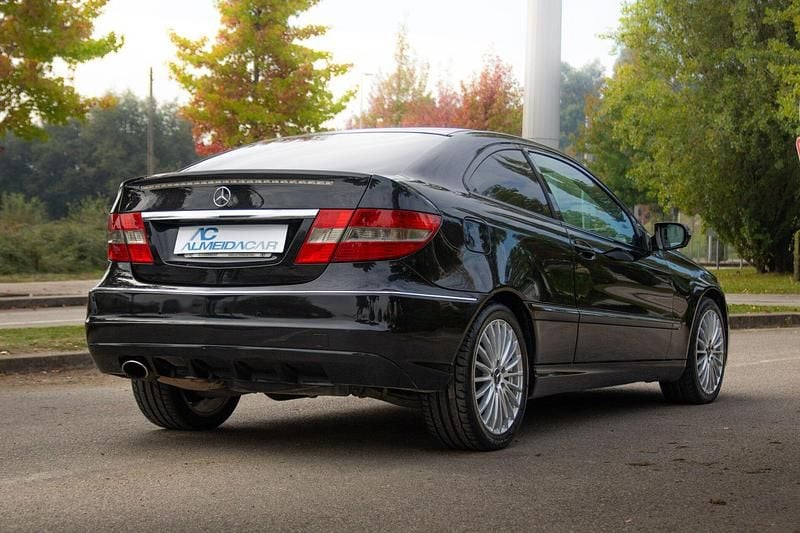 Usado Mercedes CLC220 150 HP (110 kW) 2009 Preto Citadino