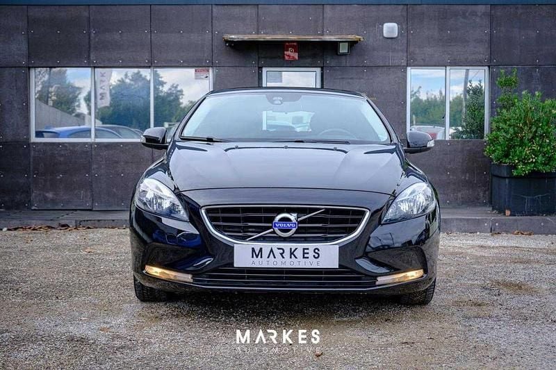 Usado Volvo V40 115 HP (84 kW) 2015 Preto