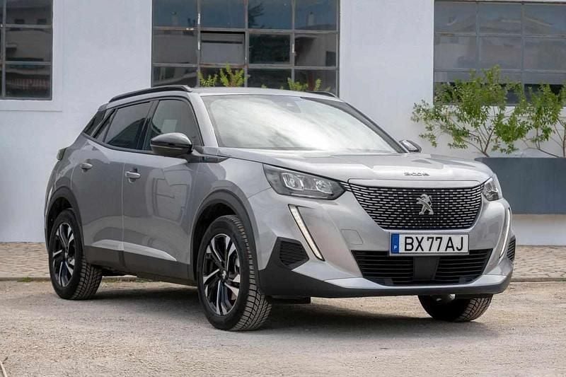 Cinzento Usado 2023 Peugeot e-2008 Allure SUV | € 25.250 (Bom preço) - Imagem 1/4