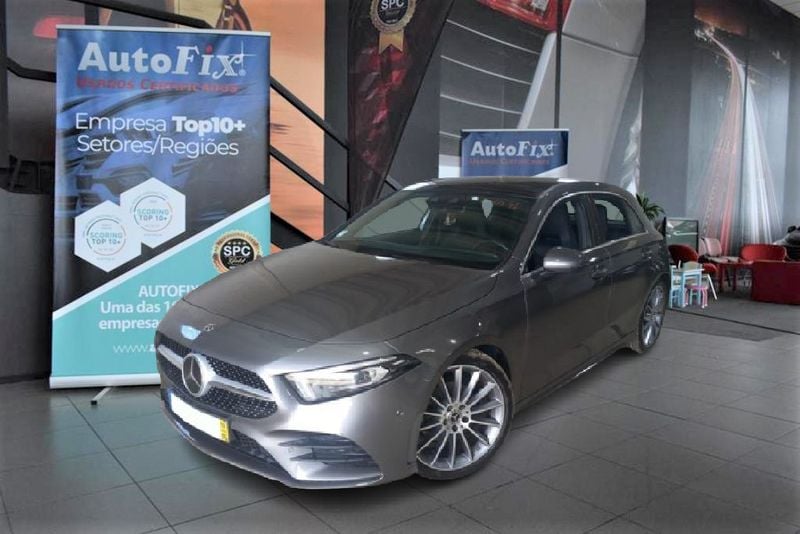 Cinzento Usado 2019 Mercedes A180 AMG line Citadino | € 32.800 (Caro) - Imagem 1/4