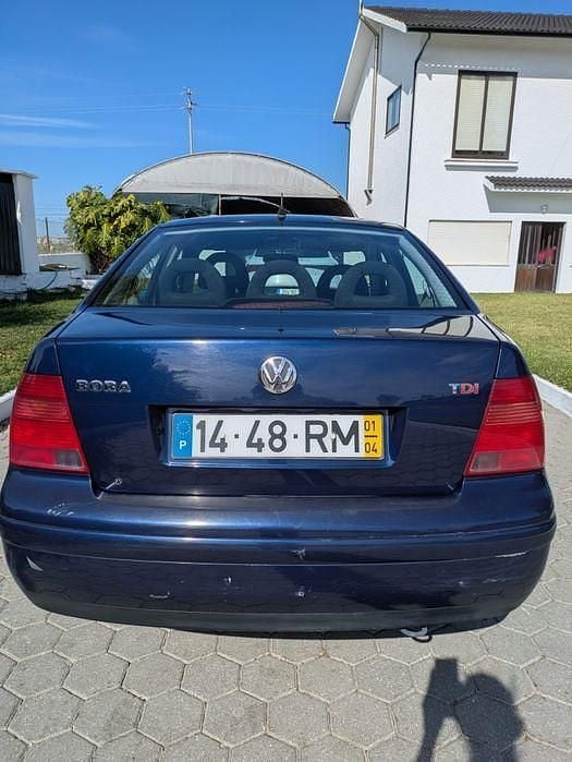 Usado 2001 VW Bora Sedan | € 3.500 - Imagem 1/4