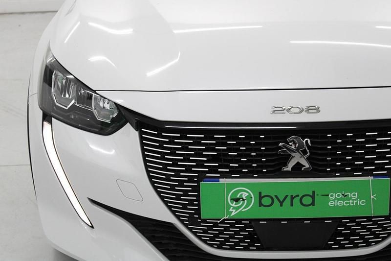 Usado Peugeot e-208 Active 100 kW (136 HP) 2020 Branco Citadino