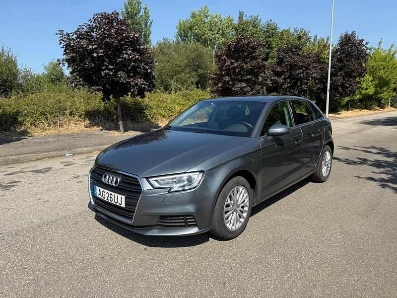 Cinzento Usado 2016 Audi A3 Citadino | € 18.500 (Preço justo) - Imagem 1/4