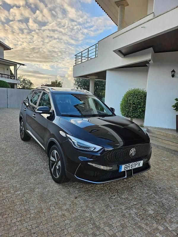 Preto Usado 2022 MG ZS Sedan | € 21.900 - Imagem 1/4