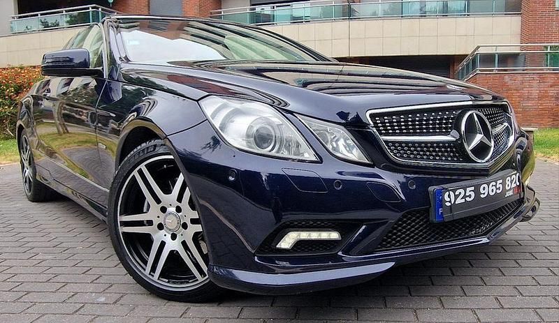 Azul Usado 2010 Mercedes E350 AMG | € 19.990 - Imagem 1/4