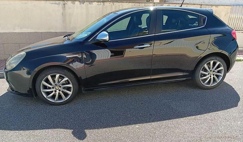 Usado 2010 Alfa Romeo Giulietta Citadino | € 6.500 (Preço elevado) - Imagem 1/4