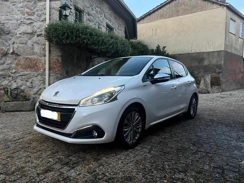 Branco Usado 2018 Peugeot 208 Citadino | € 10.000 (Preço justo) - Imagem 1/4