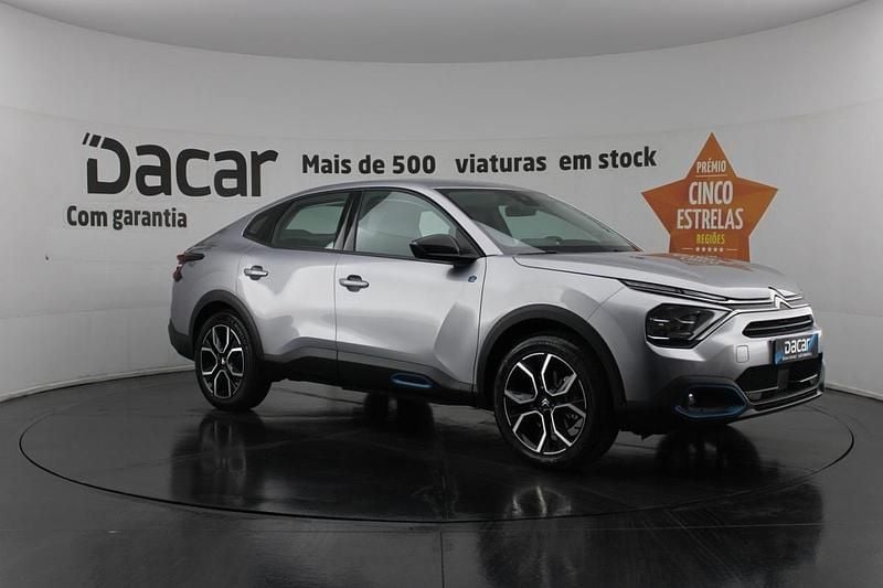 Cinzento Usado 2023 Citroën e-C4 Feel Sedan | € 25.999 (Preço justo) - Imagem 1/4