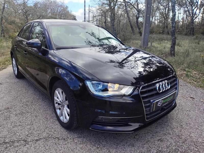 Usado Audi A3 Attraction 110 HP (80 kW) 2014 Preto Sedan
