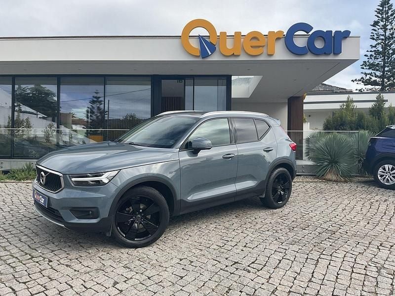 Cinza Usado 2022 Volvo XC40 Momentum SUV | € 27.990 (Preço justo) - Imagem 1/4
