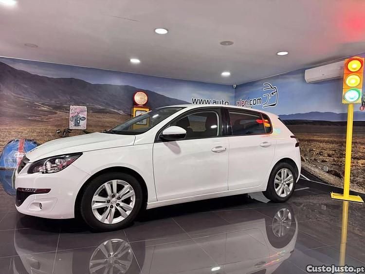 Branco Usado 2017 Peugeot 308 Active | € 11.750 (Preço justo) - Imagem 1/1