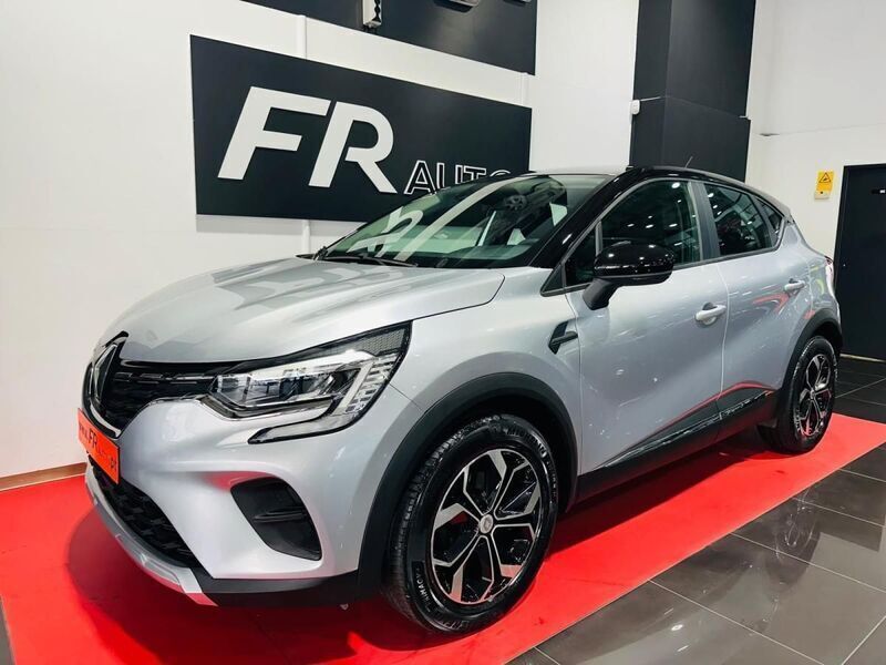 Cinzento Usado 2020 Renault Captur Zen SUV | € 15.500 (Bom preço) - Imagem 1/4