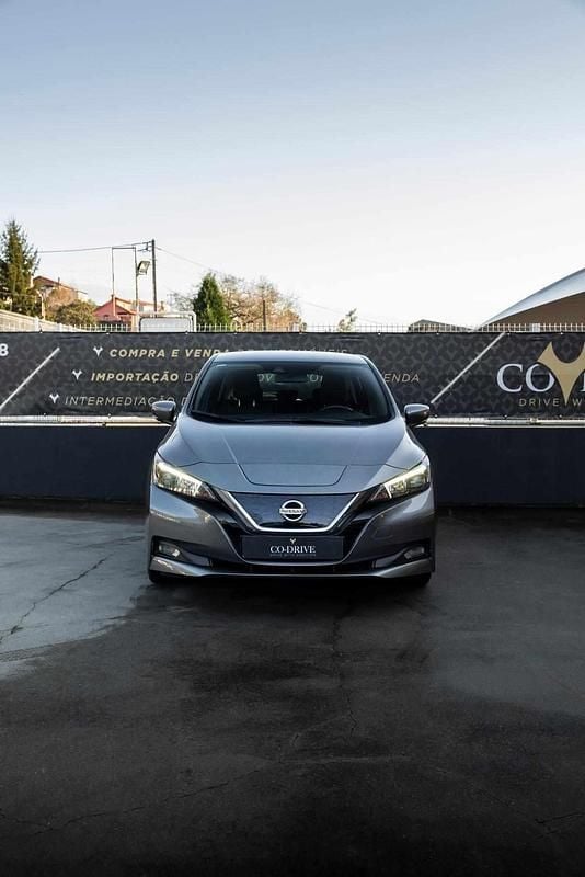 Usado Nissan Leaf 110 kW (150 HP) 2022 Cinzento Citadino