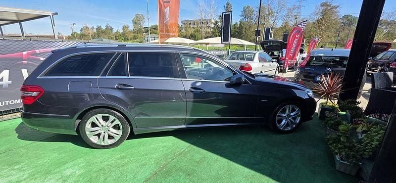Usado Mercedes E250 204 HP (150 kW) 2010 Sedan