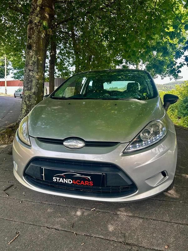 Usado Ford Fiesta 85 HP (62 kW) 2011 Cinzento Citadino