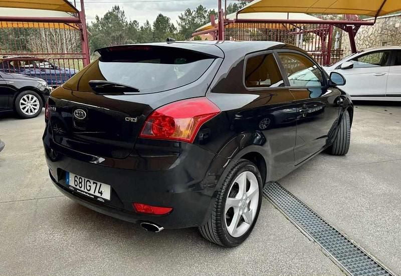 Usado Kia Ceed 115 HP (84 kW) 2009 Preto Citadino