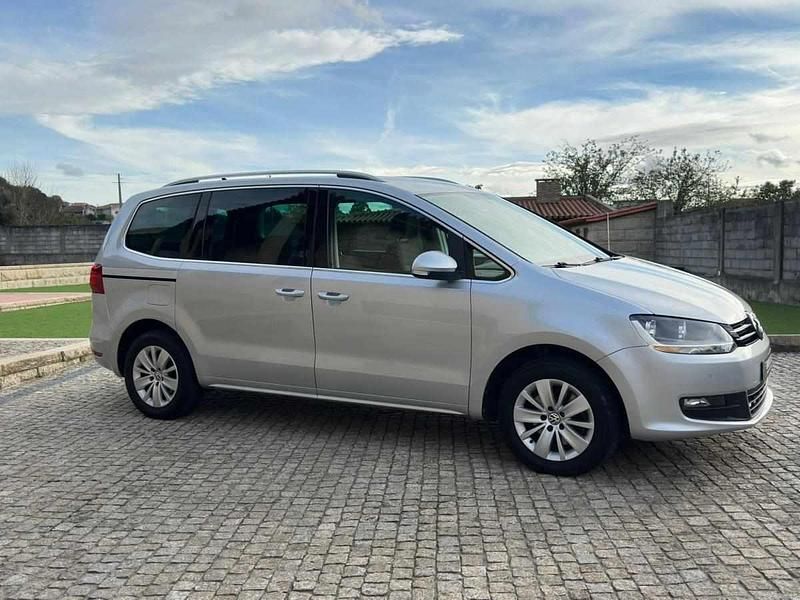 Usado VW Sharan 140 HP (102 kW) 2014 Cinzento Monovolume