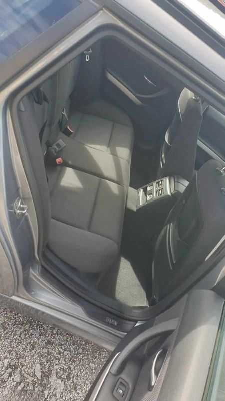 Cinzento Usado 2015 BMW 318 Carrinha | € 7.990 - Imagem 1/4