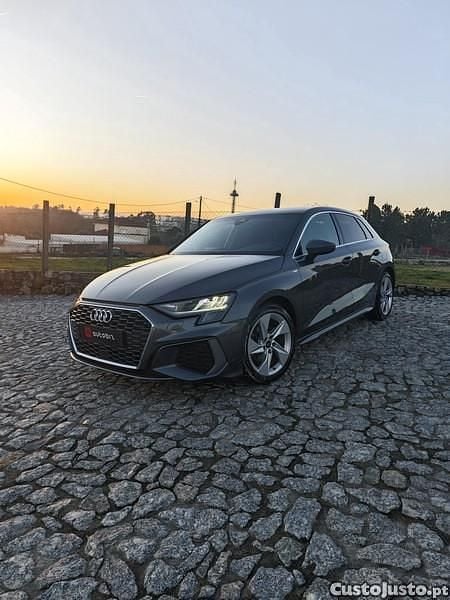 Usado Audi A3 Sportback S-Line 116 HP (85 kW) 2023 Cinza Citadino
