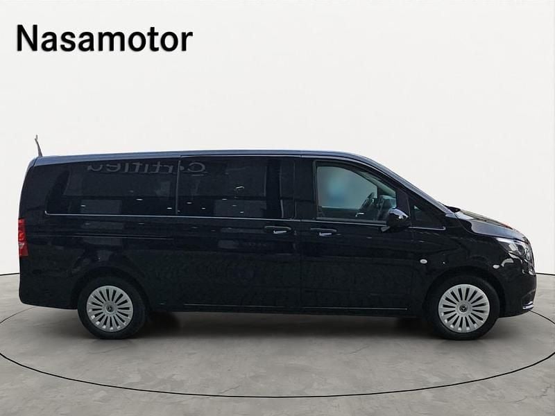 Usado Mercedes Vito 136 HP (100 kW) 2022 Preto metalizado Van