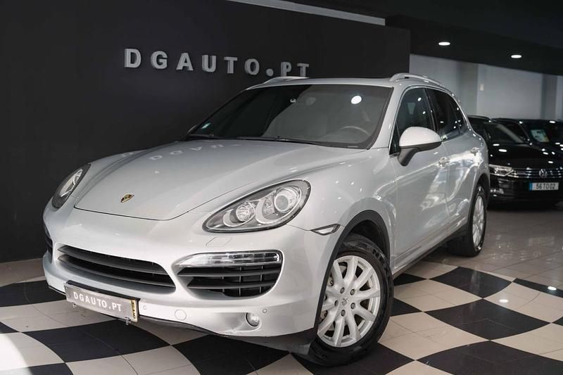 Cinzento Usado 2011 Porsche Cayenne SUV | € 29.990 (Preço elevado) - Imagem 1/4