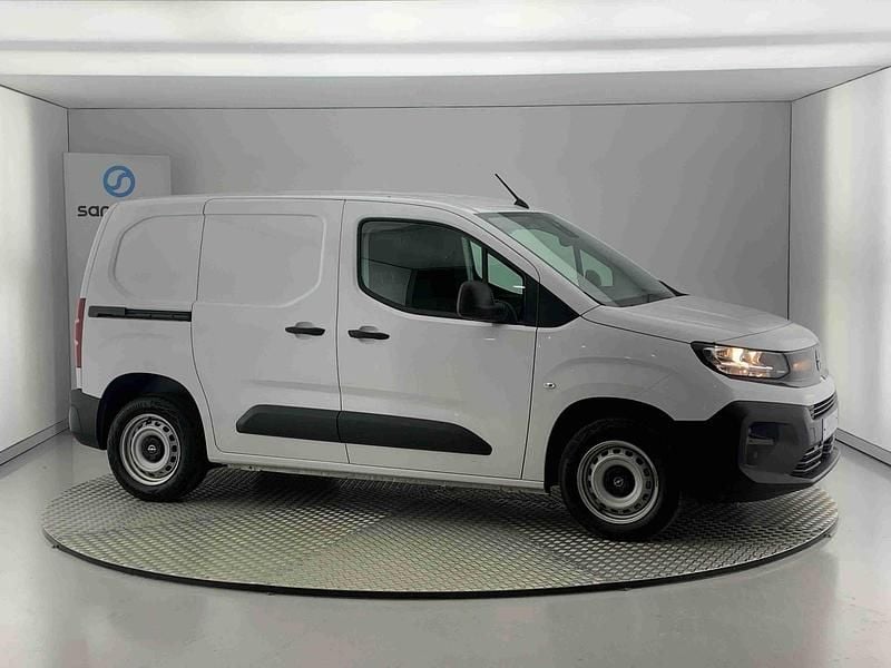 Branco Usado 2024 Opel Combo Monovolume | € 19.990 (Preço justo) - Imagem 1/4