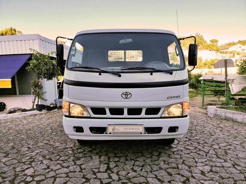 Usado Toyota Dyna 147 HP (108 kW) 2006 Branco Pickup