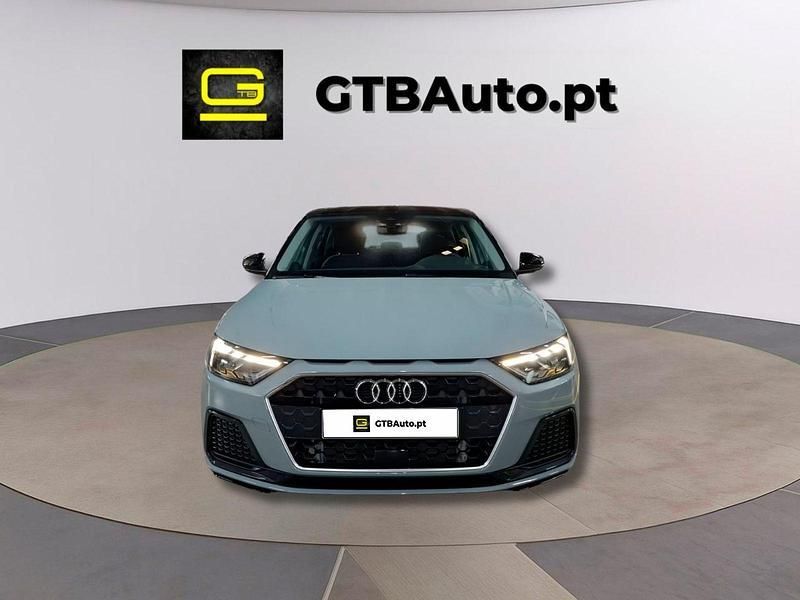 Cinza Usado 2024 Audi A1 Advanced Citadino | € 33.900 - Imagem 1/4