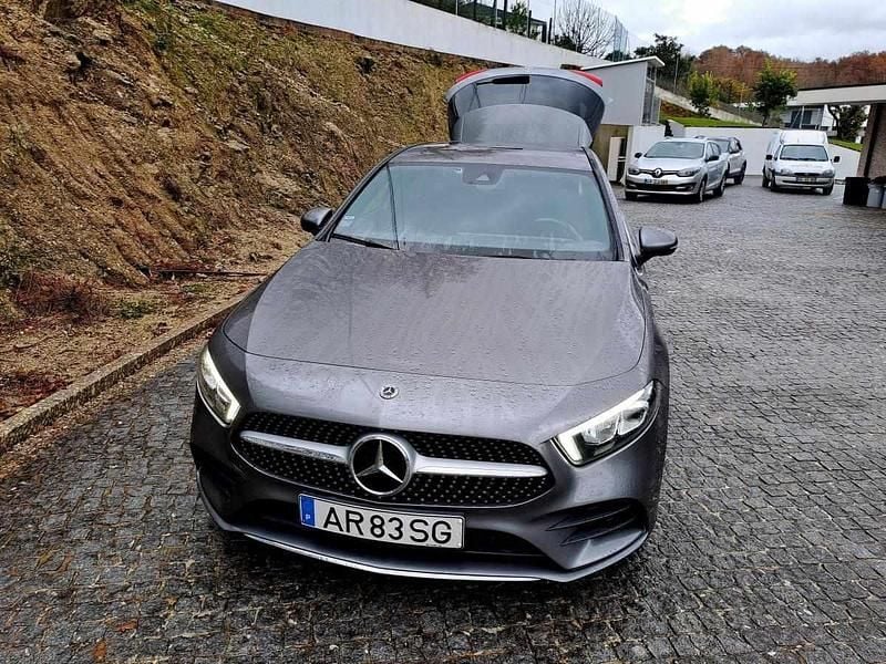 Cinzento Usado 2022 Mercedes A180 Citadino | € 26.000 (Super Preço) - Imagem 1/4