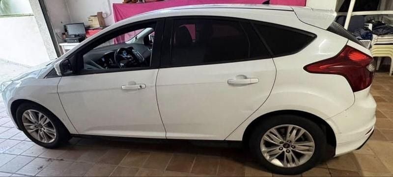 Usado Ford Focus 125 HP (91 kW) 2014 Sedan