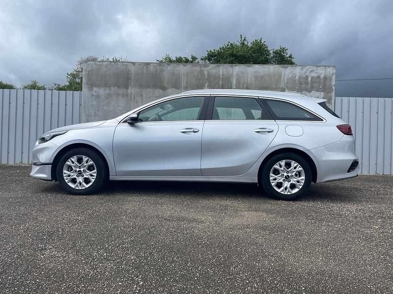 Usado Kia Ceed Sportswagon 120 HP (88 kW) 2023 Cinzento Carrinha