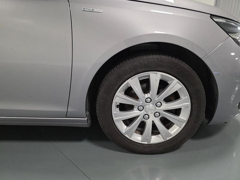 Usado Peugeot 308 SW 102 HP (75 kW) 2020 Cinzento Carrinha