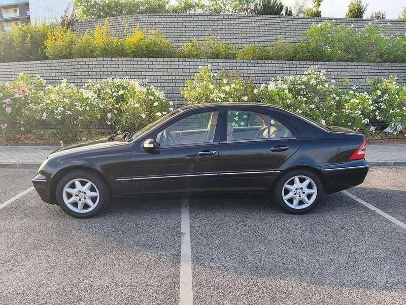 Preto Usado 2001 Mercedes C200 Sedan | € 5.000 (Preço justo) - Imagem 1/4