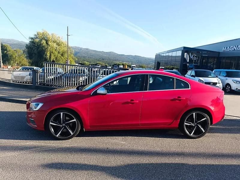 Vermelho Usado 2015 Volvo S60 R-Design Summum Sedan | € 22.500 - Imagem 1/4