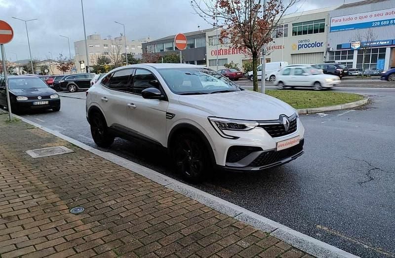 Usado Renault Arkana 143 HP (105 kW) 2023 Branco SUV