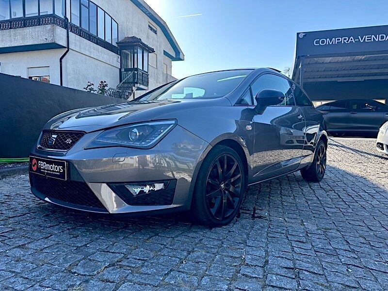 Cinza Usado 2015 Seat Ibiza SC FR Citadino | € 9.990 (Preço justo) - Imagem 1/4