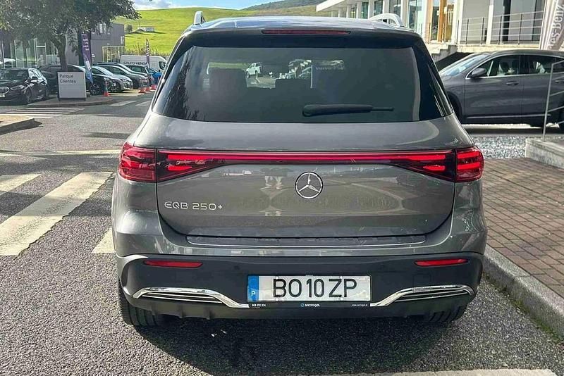 Usado Mercedes EQB250+ Edition 139 kW (190 HP) 2024 Cinzento SUV