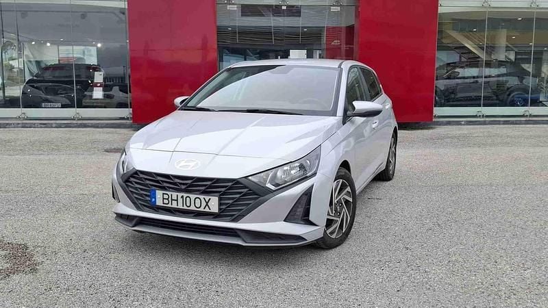 Cinzento Usado 2024 Hyundai i20 Comfort | € 19.490 (Preço justo) - Imagem 1/4