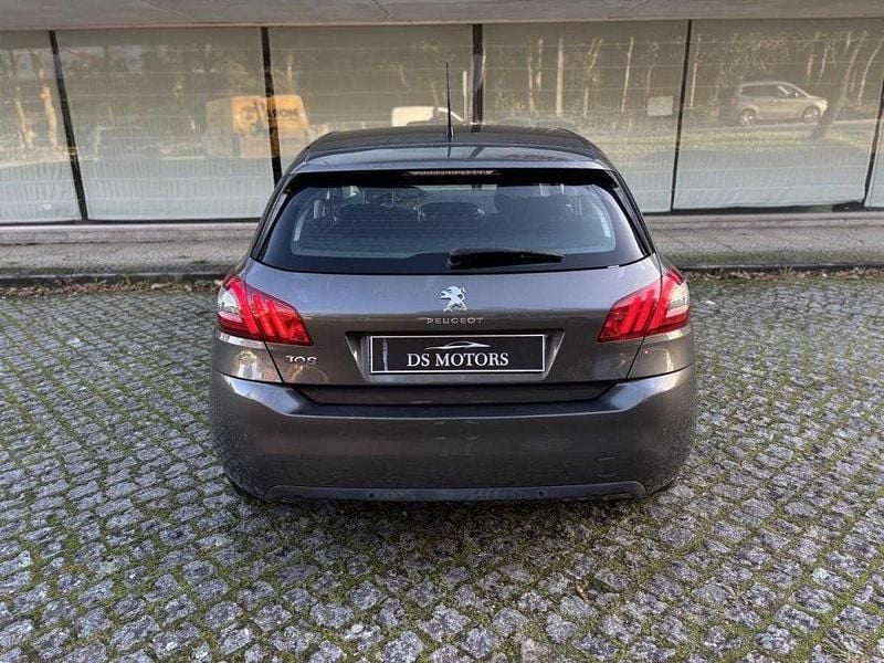 Usado Peugeot 308 100 HP (73 kW) 2018 Cinzento