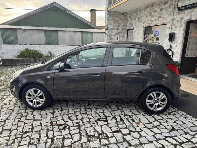 Usado Opel Corsa Enjoy 85 HP (62 kW) 2013 Cinzento Citadino