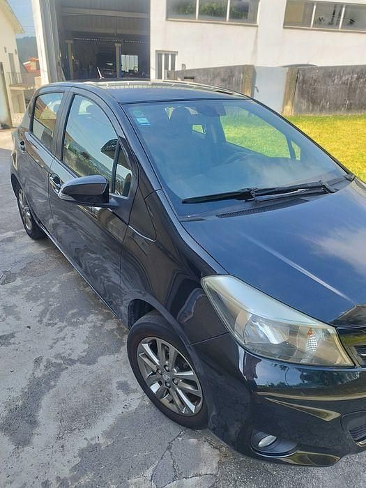 Preto Usado 2014 Toyota Yaris Active Sedan | € 9.500 (Preço justo) - Imagem 1/4