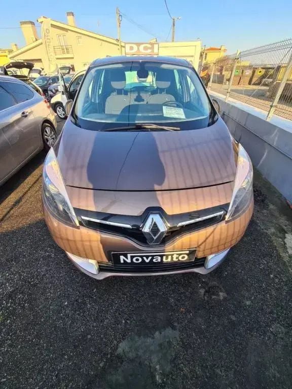Castanho Usado 2016 Renault Scénic III Monovolume | € 11.900 (Preço justo) - Imagem 1/4