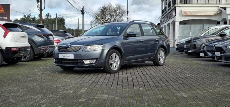 Cinzento Usado 2016 Skoda Octavia Carrinha | € 12.490 (Preço justo) - Imagem 1/4
