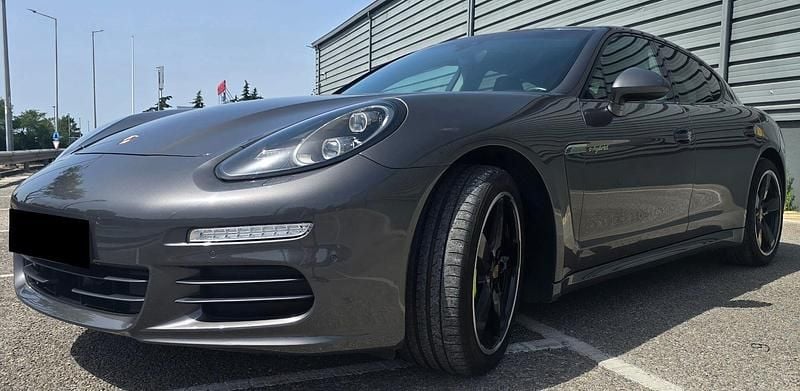 Cinza Usado 2016 Porsche Panamera S E-Hybrid Sedan | € 55.980 (Preço elevado) - Imagem 1/4