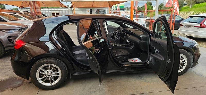 Usado Mercedes A180 Style 116 HP (85 kW) 2019 Preto Sedan