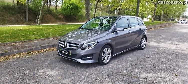 Cinza Usado 2017 Mercedes B180 Monovolume | € 14.950 (Super Preço) - Imagem 1/1