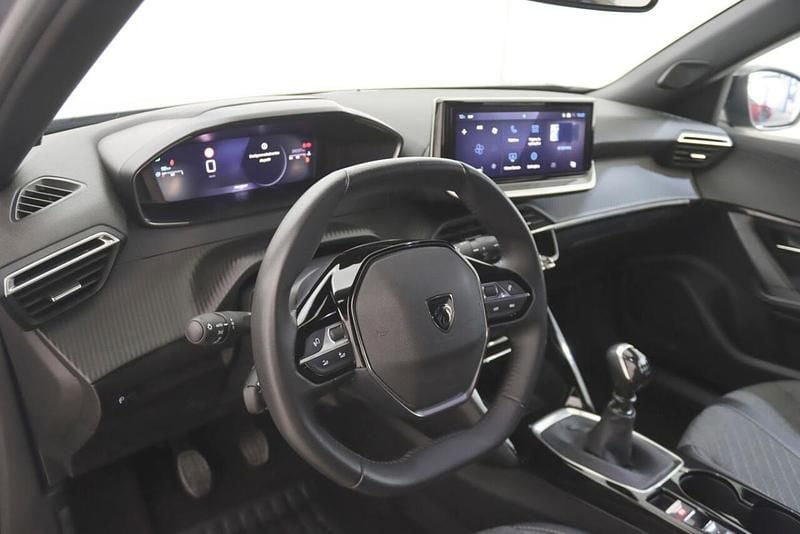 Usado Peugeot 2008 100 HP (73 kW) 2025 Cinzento SUV