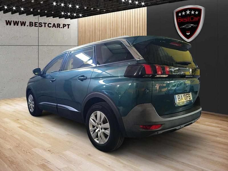 Usado Peugeot 5008 120 HP (88 kW) 2018 Verde SUV