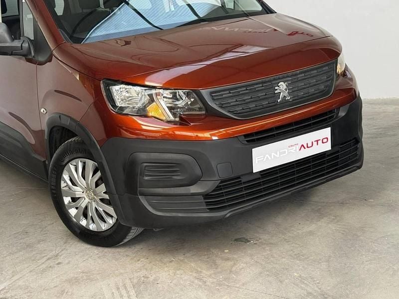 Usado Peugeot Rifter Active 130 HP (95 kW) 2019 Castanho Monovolume