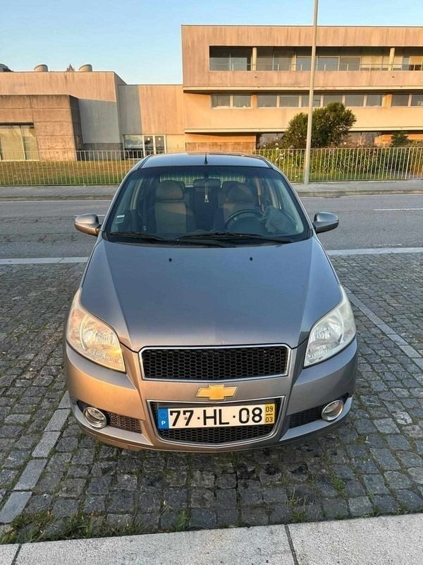 Cinzento Usado 2009 Chevrolet Aveo Citadino | € 3.500 (Preço justo) - Imagem 1/4